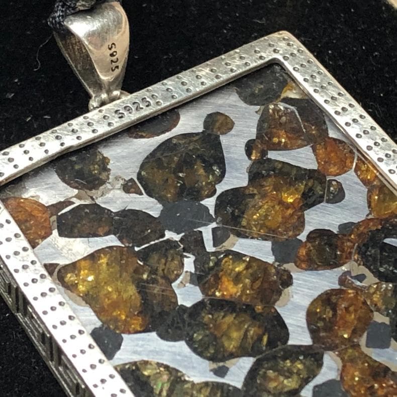 と*ん様 パラサイト隕石 　ペンダント　石鉄隕石　セリコ隕石 925銀　重さ約3