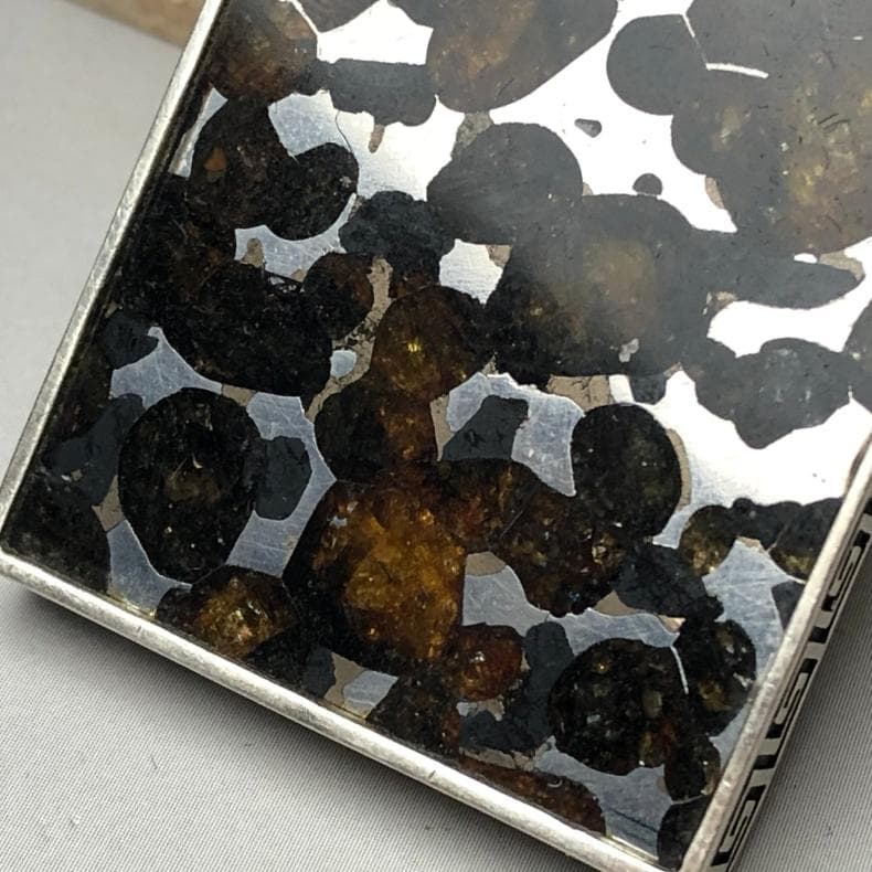 と*ん様 パラサイト隕石 　ペンダント　石鉄隕石　セリコ隕石 925銀　重さ約3