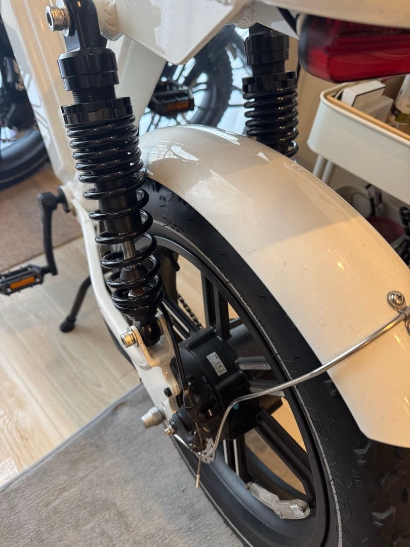 フローバイク　ホワイト　電動アシスト自転車 カゴ付き　FLOW