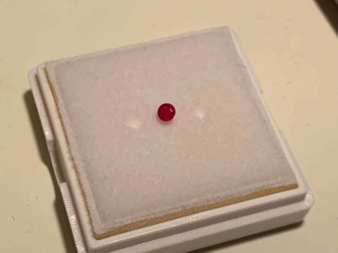 レッドベリル　ビックスバイト　ルース　0.12ct