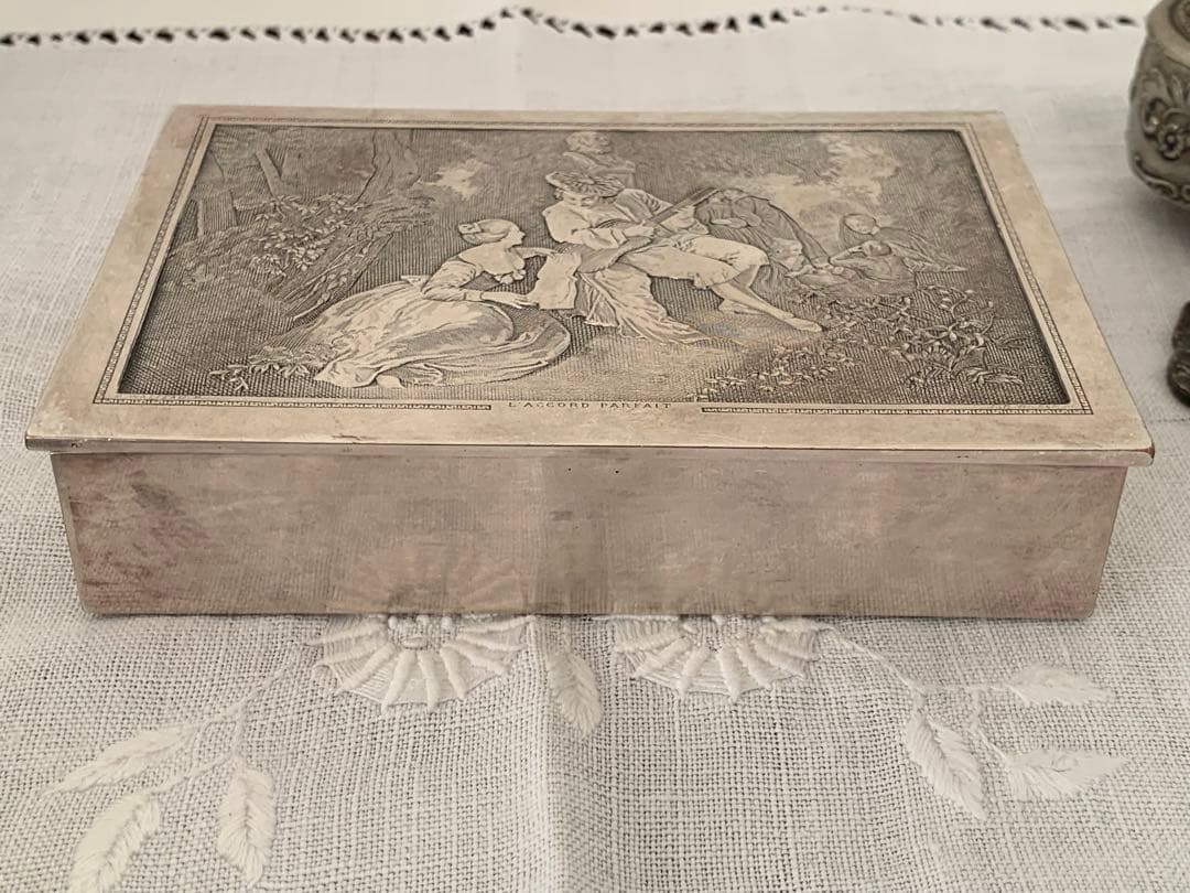 フランス　蚤の市　小物入れ　金属製　ブロカント