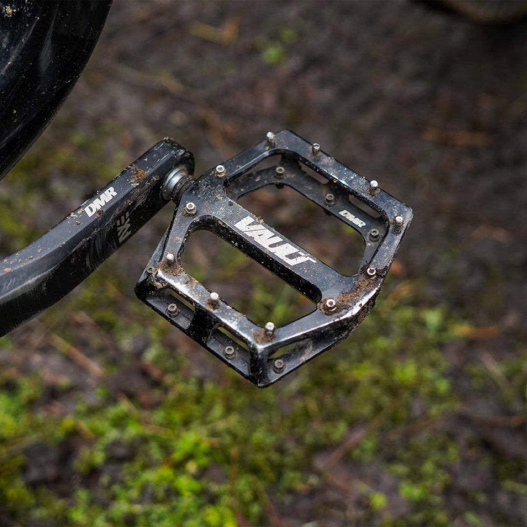 美品!! DMR VAULT フラットペダル / グロス ブラック
