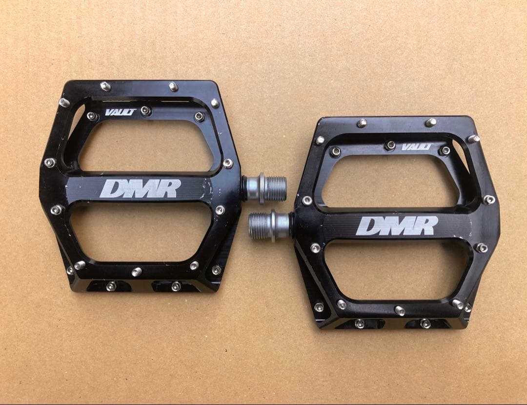 美品!! DMR VAULT フラットペダル / グロス ブラック
