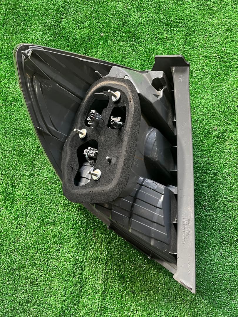 GP1 フィット　左右テールランプ　クリアレンズ