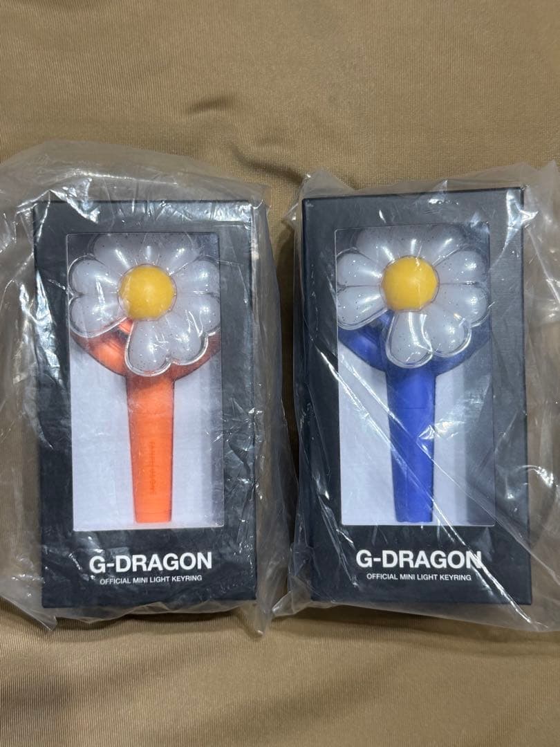 G-DRAGON　ジヨン 公式ミニペンライト キーリング キーホルダー2色セット