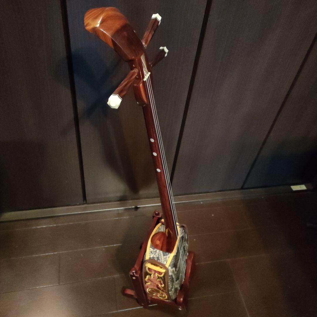 ☆三線本体、三線たて·チューナー·さんば·水牛ツメ☓2　おまけ…三線ケースセット