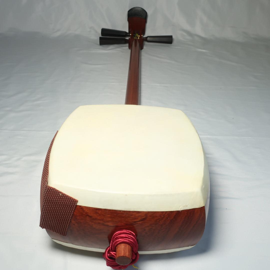 美品 津軽三味線 鼈甲撥 楽器ケース 予備弦 付属 和楽器