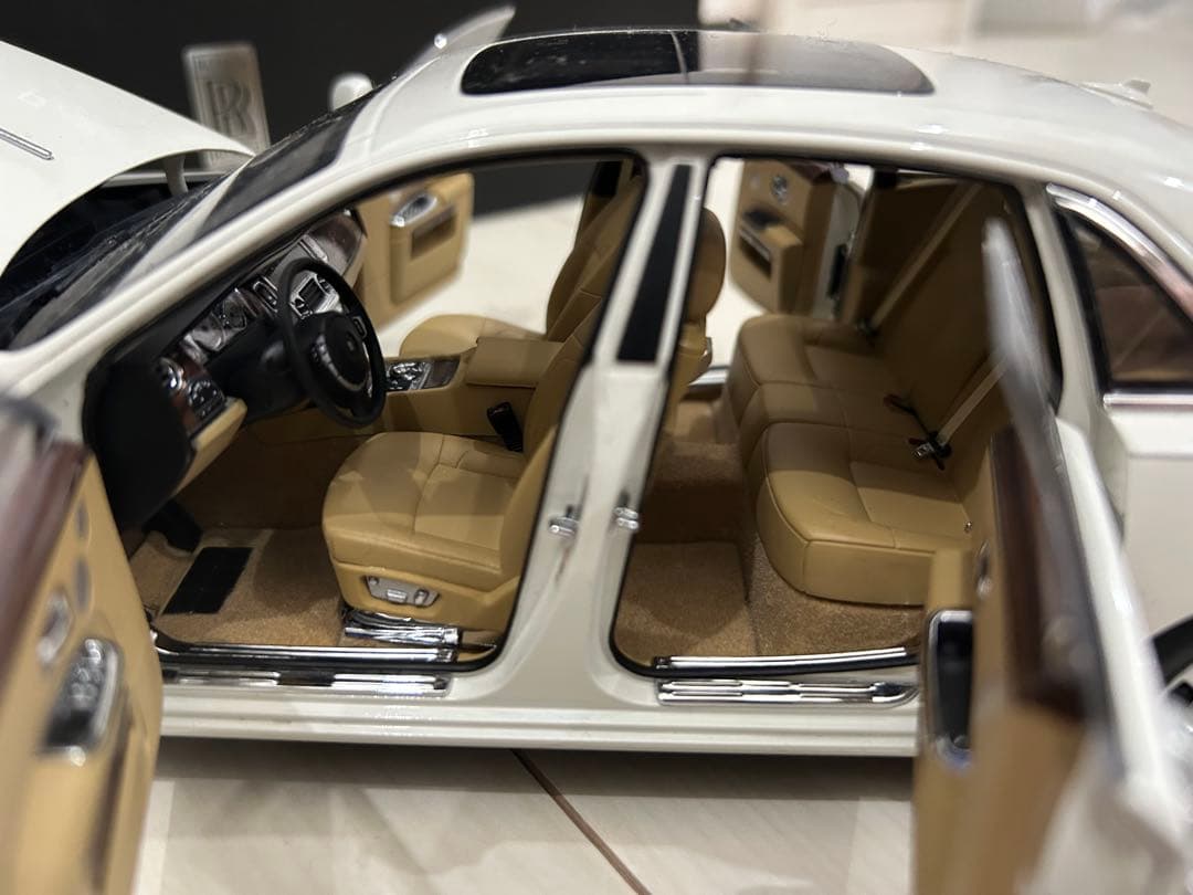 特価 1/18 ロールスロイス ゴースト Rolls-Royce Ghost 白