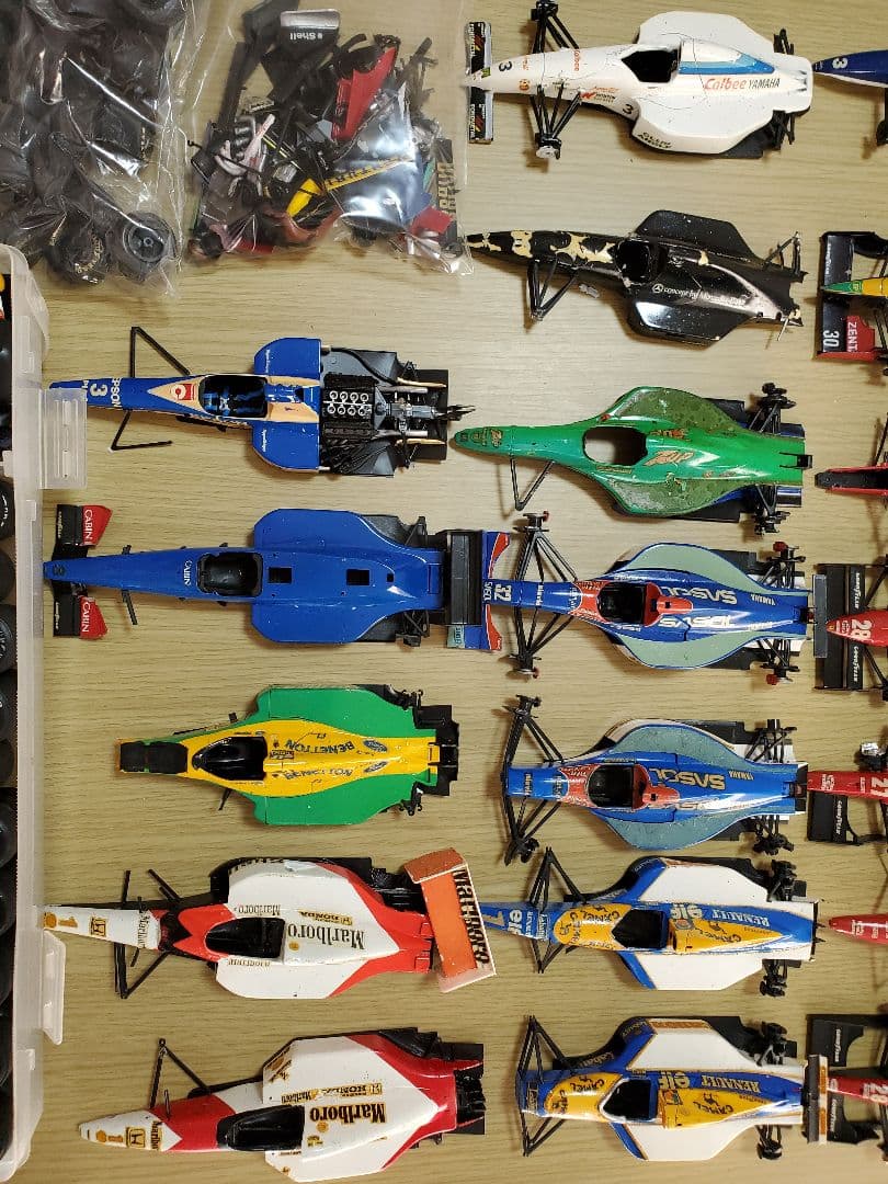 1/24スケール、F-1プラモデル組み立て済みジャンク多数