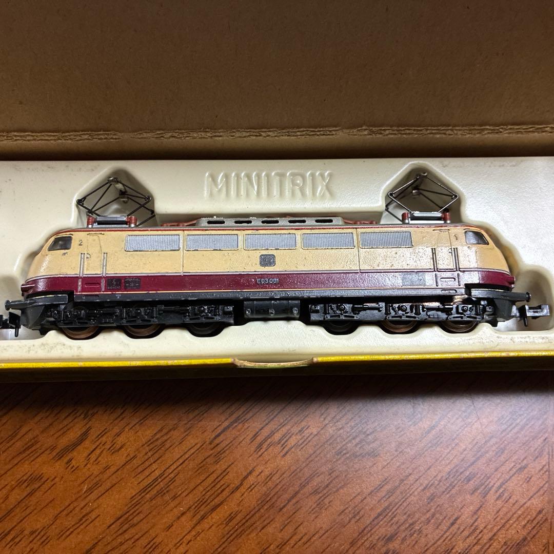 【更に値下げ】Nゲージ MINITRIXラインゴールド　機関車と客車の３両セット
