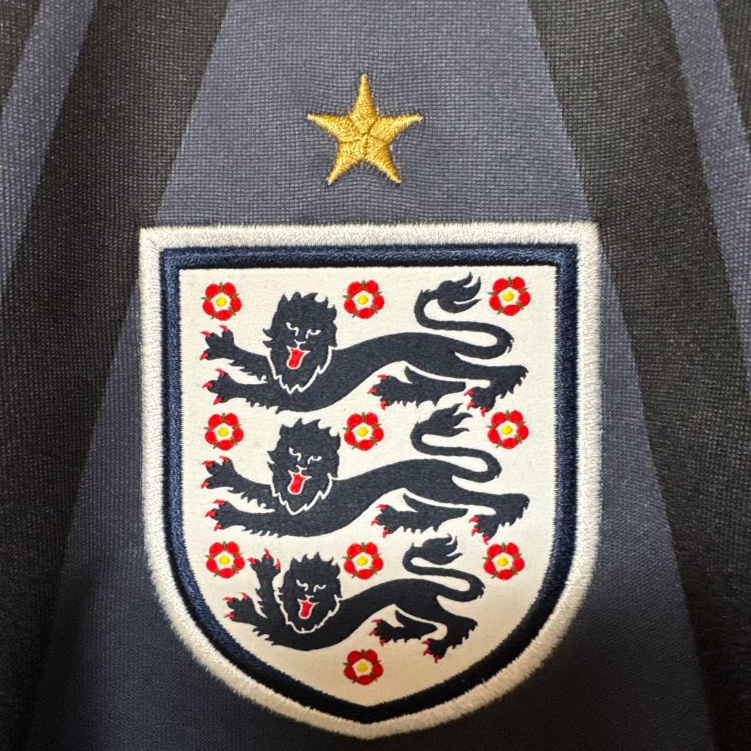 イングランド オーセンティック ゴールキーパー　Mサイズ