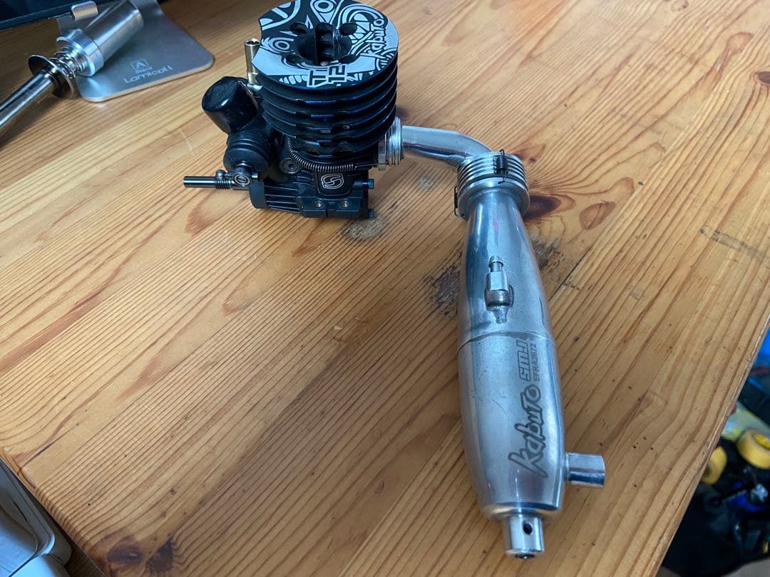 1／10 RCエンジン SMJ KABUTO T12エンジンとマフラー