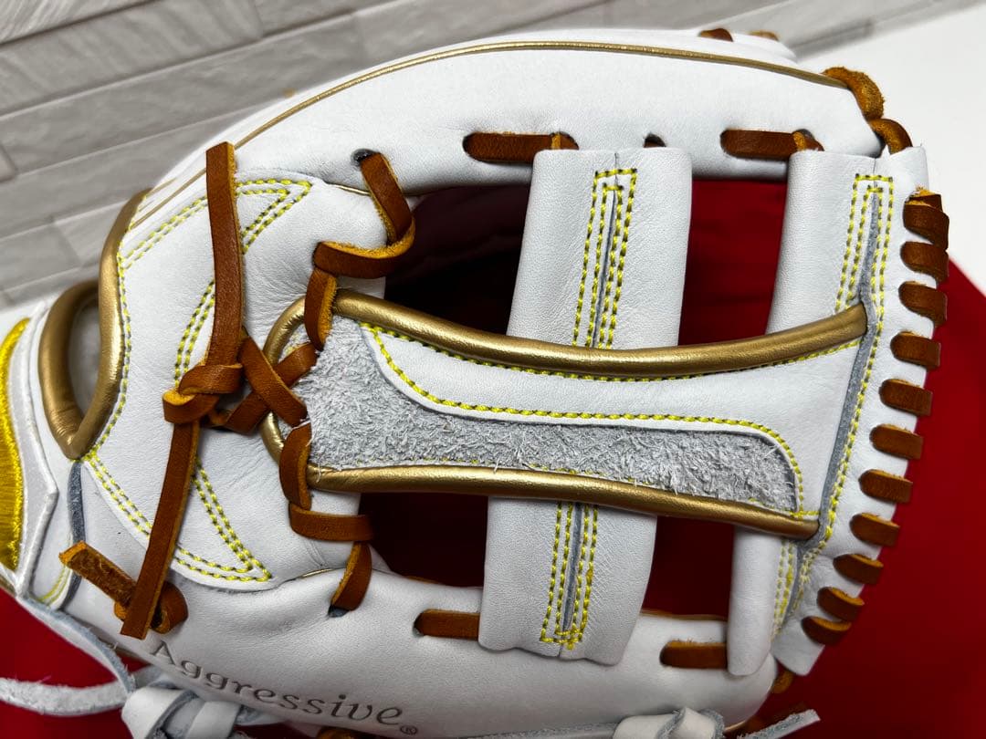 新品未使用Slugger 軟式グローブ ホワイト/ゴールド スラッガーオーダー