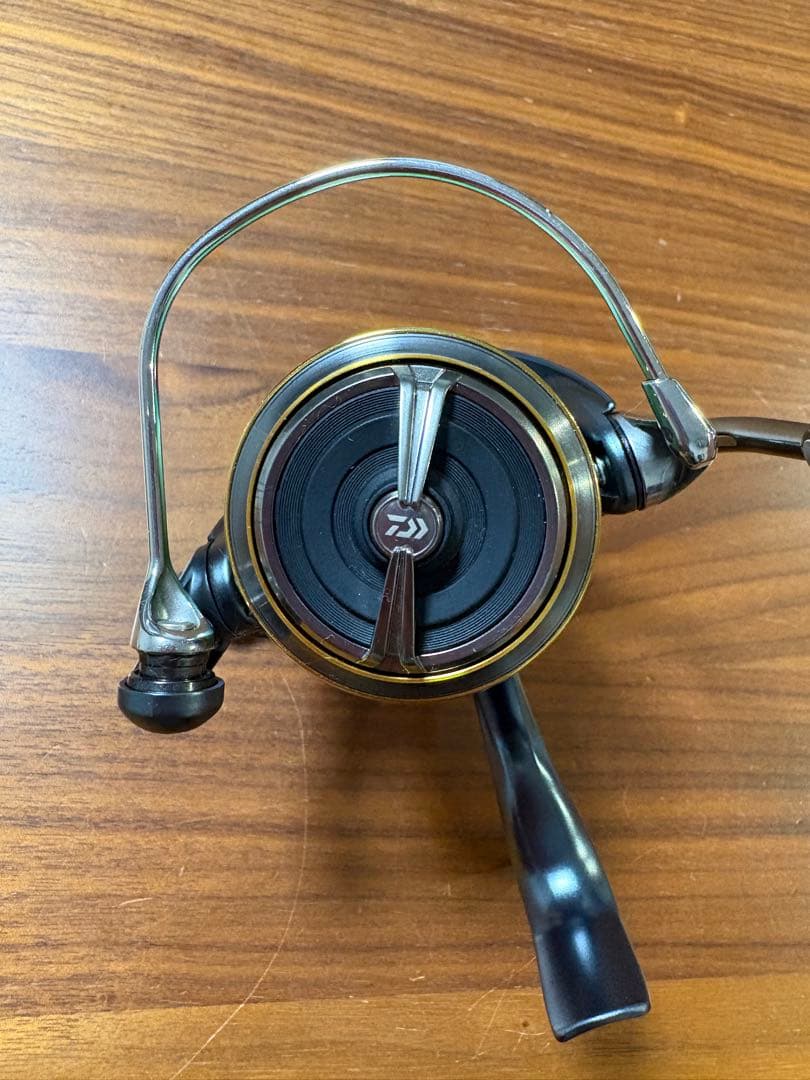 ダイワ　23エアリティ　PC LT 2500-H ゴメクサス　ハンドル