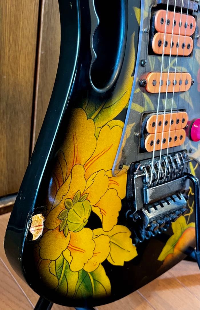 Ibanez JEM77 Floral Pattern初期スティーヴヴァイモデル