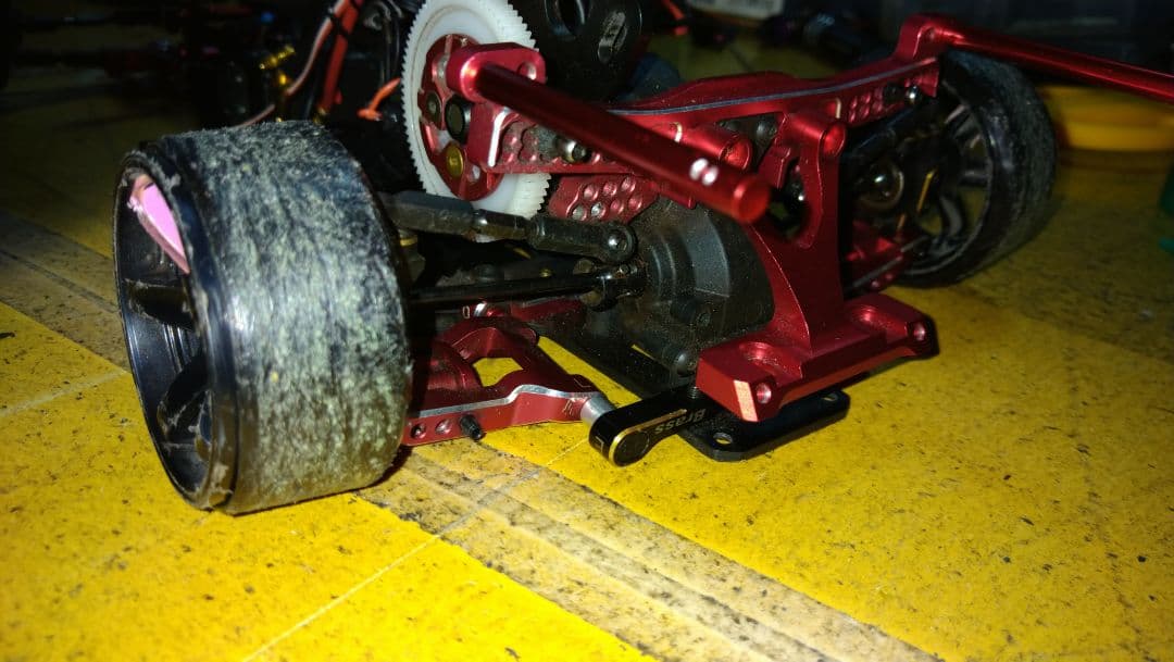 RD2.0フルチューン、メタルガレージシャーシ、GRK5RHナックル赤