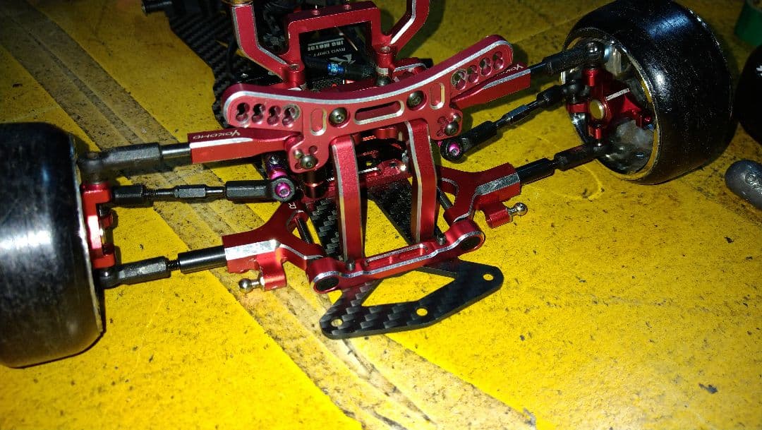 RD2.0フルチューン、メタルガレージシャーシ、GRK5RHナックル赤