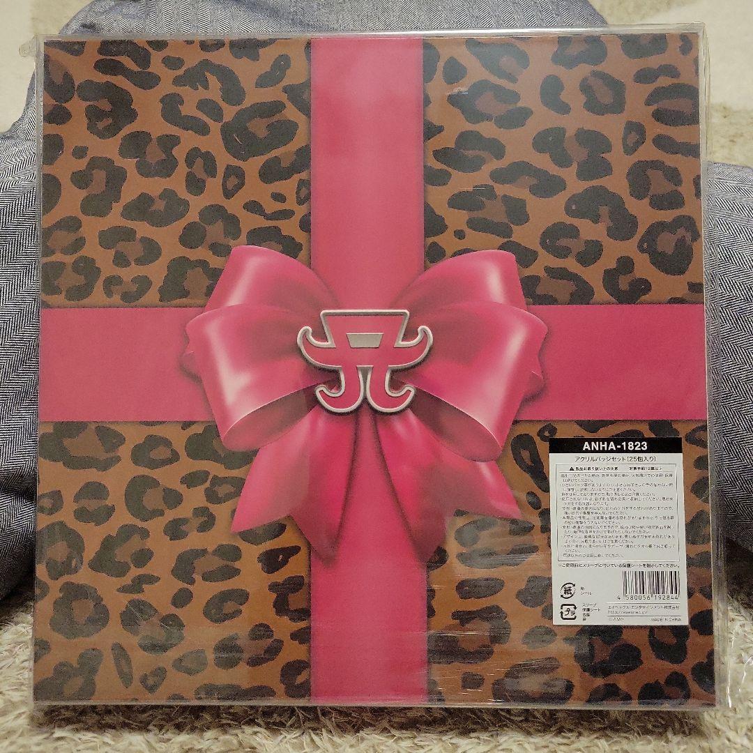 浜崎あゆみ 25th Anniversary アクリルバッジ　ポストカード付き