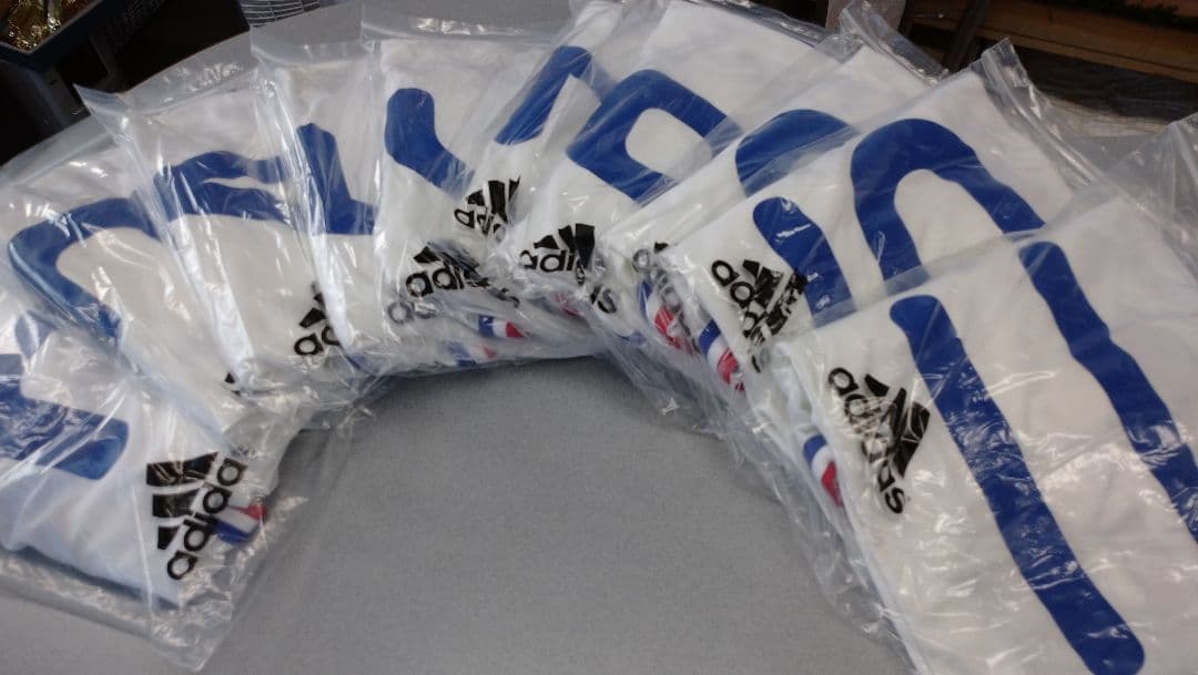 アディダスユニホーム白10枚 トリコロールライン 番号入り(2番～11番号)