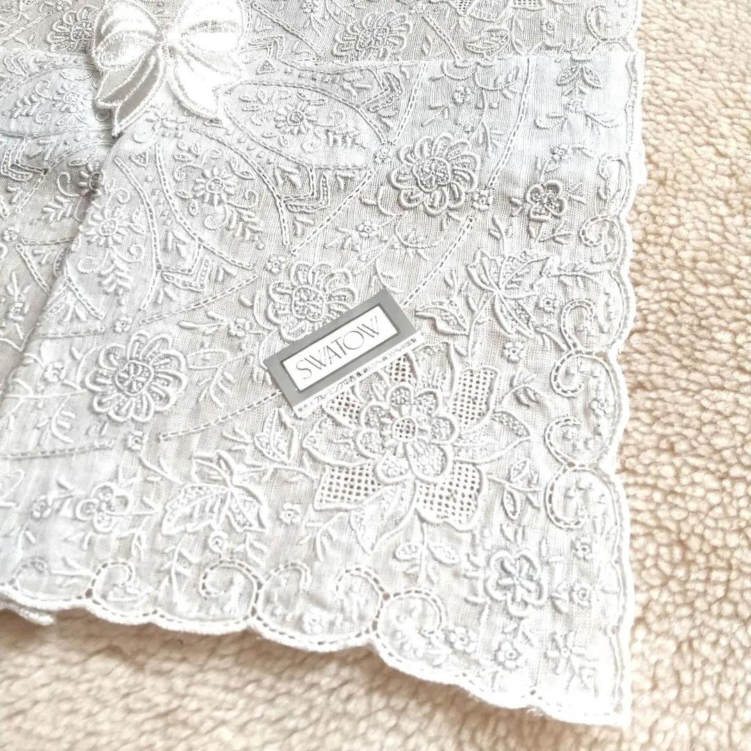 【新品】スワトウ　汕頭　刺繍ハンカチ　工芸品　美しい植物柄　透か