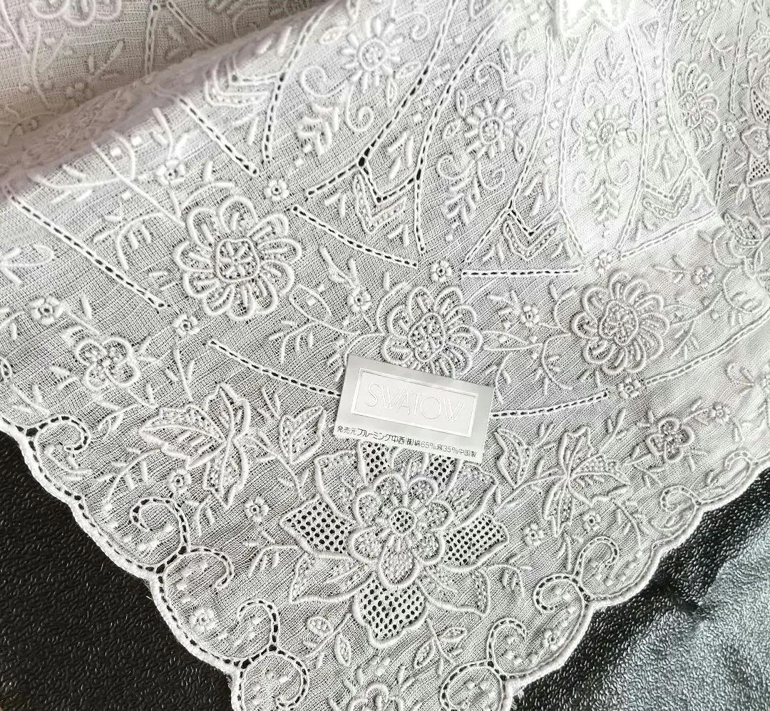 【新品】スワトウ　汕頭　刺繍ハンカチ　工芸品　美しい植物柄　透か