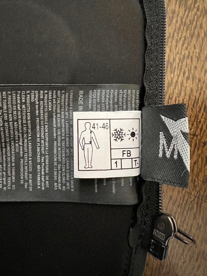 ①ダイネーゼ　プロテクター　ベスト　Mサイズ