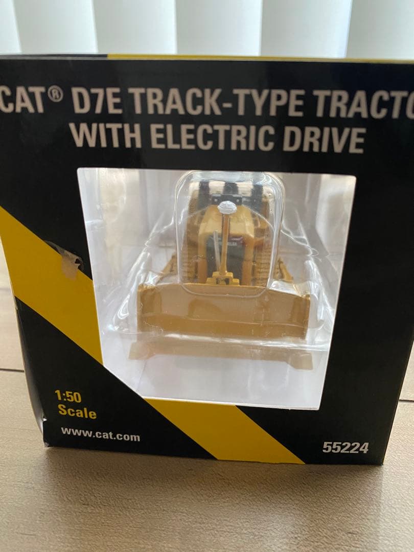 CAT D7E トラック型トラクター 1:50スケール