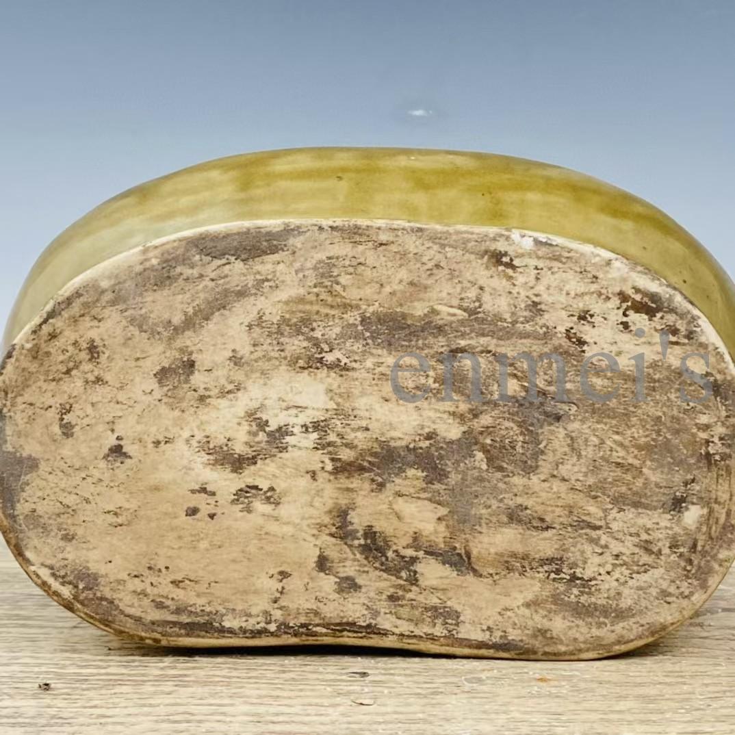 【定窯系 オリーブグリーン釉 牛枕】牛型陶枕／花模様装飾／中国古陶磁風