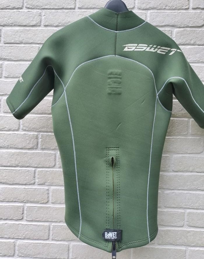 国産高級ランド BeWET の半袖タッパ　メンズL　Size