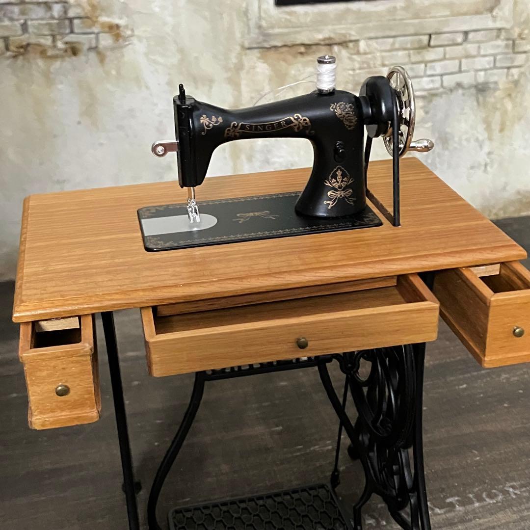 ミニチュア　ドール家具　ミシン　ドールハウス　1/6サイズ　ブライス