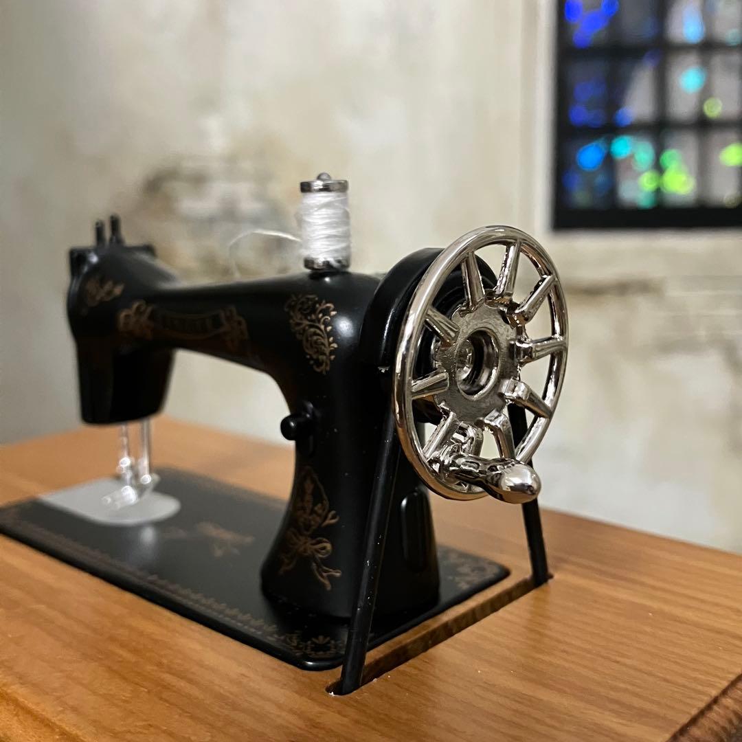 ミニチュア　ドール家具　ミシン　ドールハウス　1/6サイズ　ブライス
