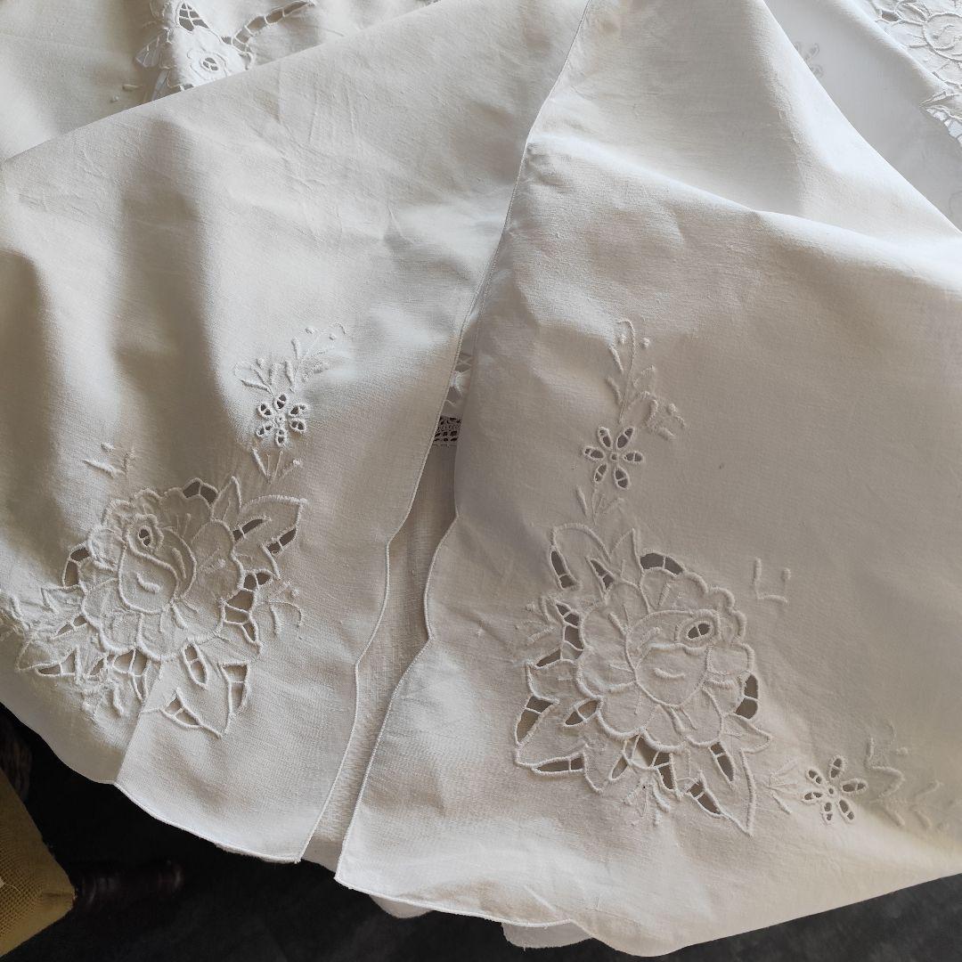 白糸カットワーク　ヴィンテージクロス