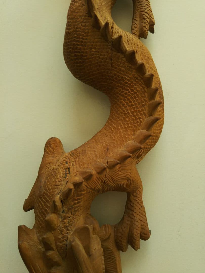 BALI島/白檀の龍神/ナーガの木彫り。