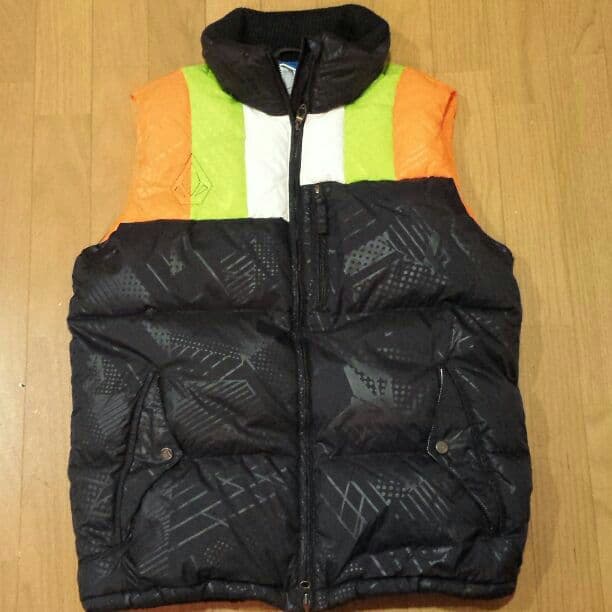 美品VOLCOMボルコムベスト！