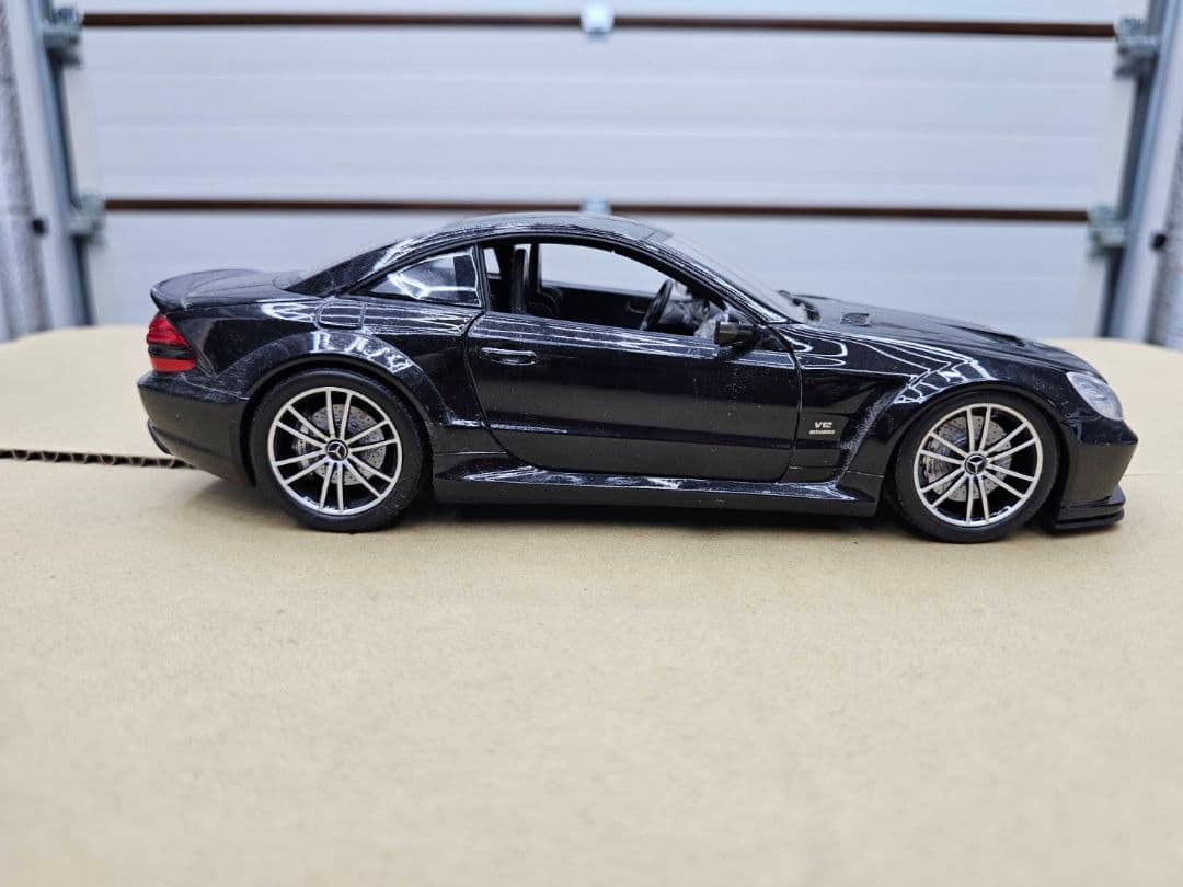 SL 65 AMG Black Seriesミニカー