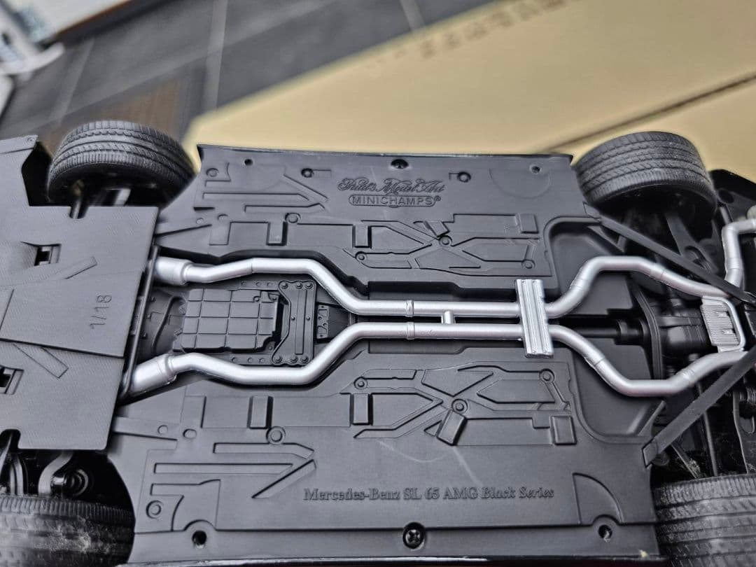 SL 65 AMG Black Seriesミニカー