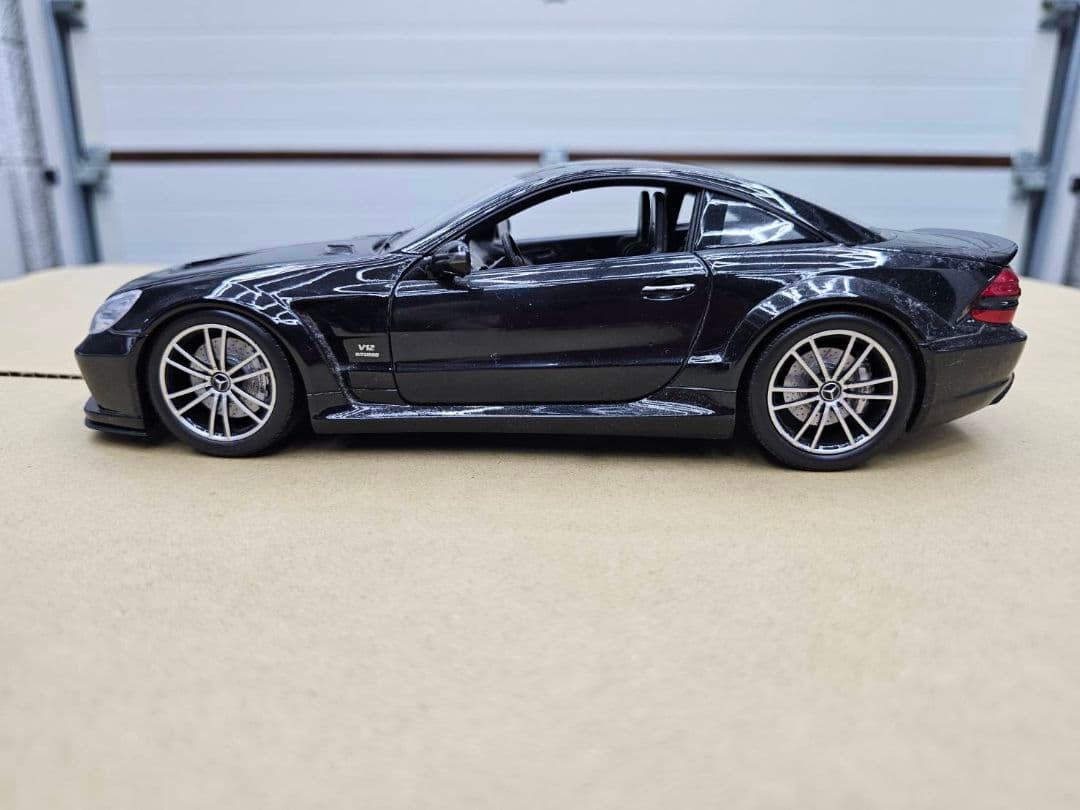 SL 65 AMG Black Seriesミニカー