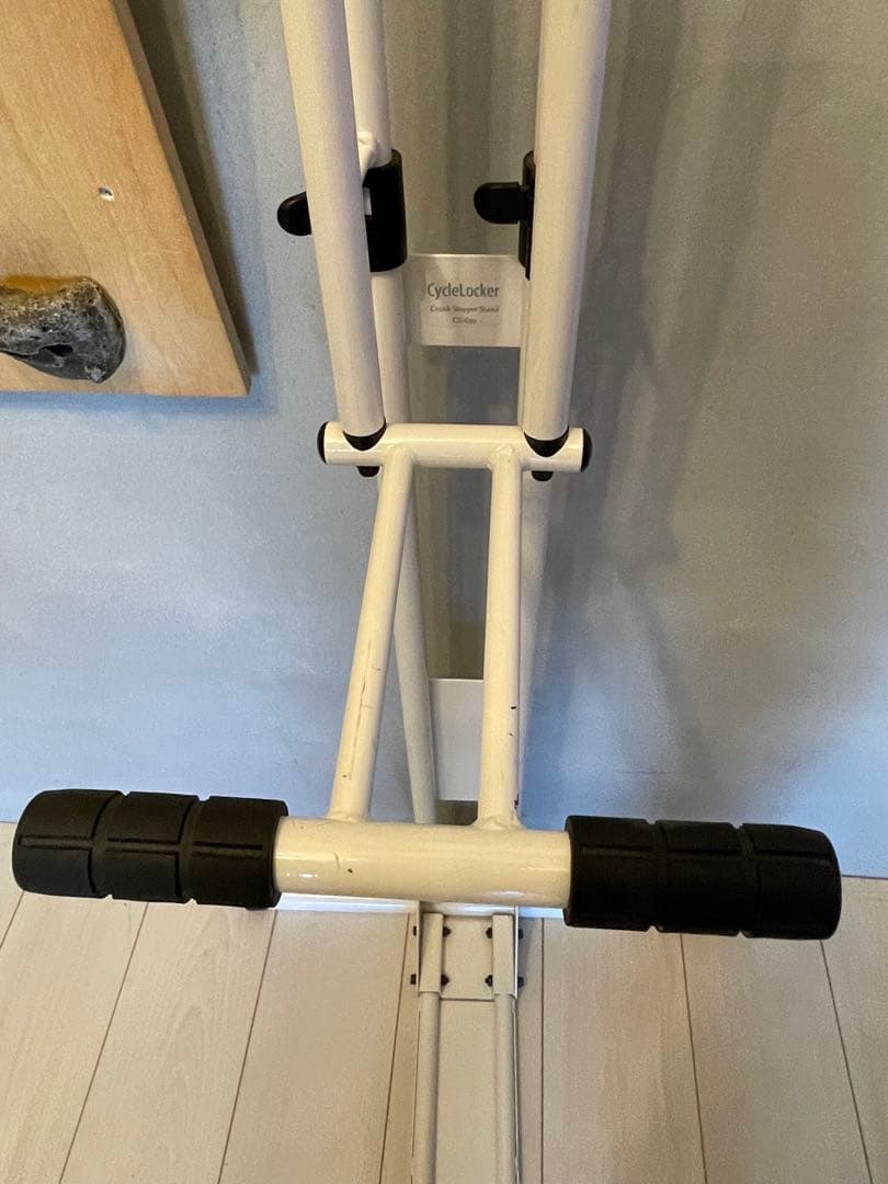 サイクルロッカー（CycleLocker）室内縦置きスタンド　白　CS-650