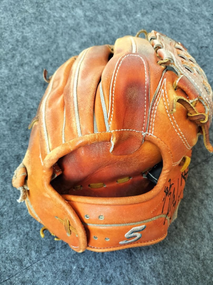 最後出品価格ヤクルト茂木英五郎　実使用グローブ　直筆サイン入り　元楽天イーグルス