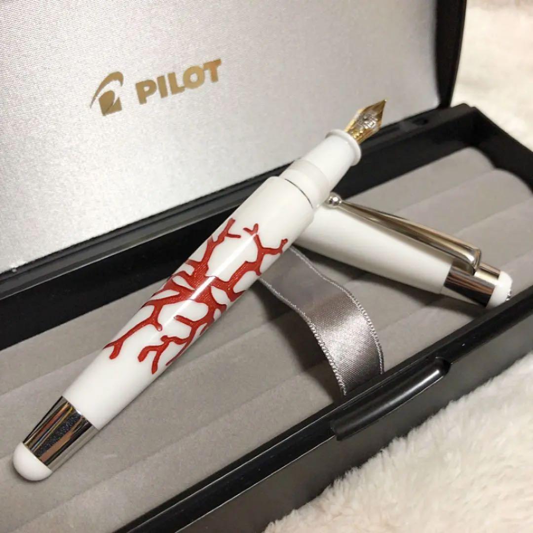 ☆未使用品 シグナム 万年筆 コラーロ ホワイト レッド ニブF 18金ペン先☆