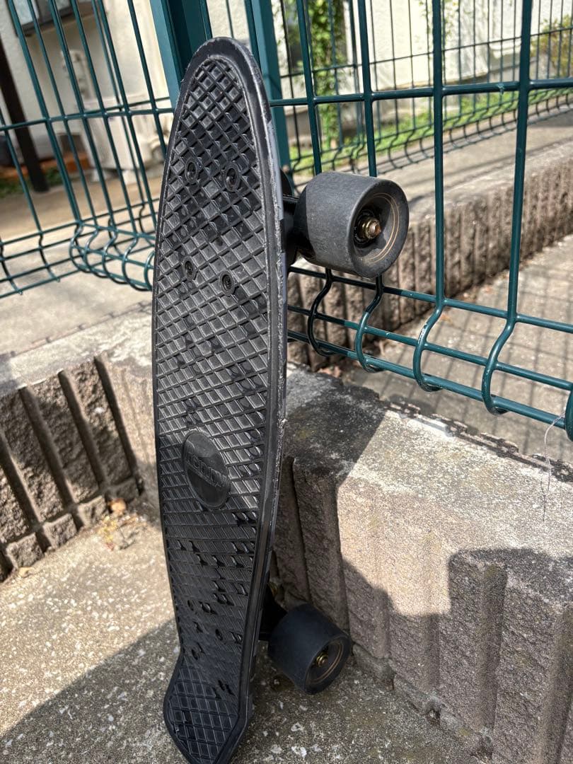 Penny 22インチ ブラックナイト カモフラ