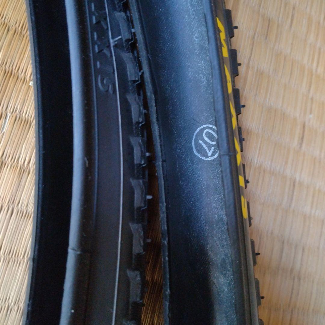 Maxxis HolyRoller タイヤ 20インチ幅:1 3/8インチ