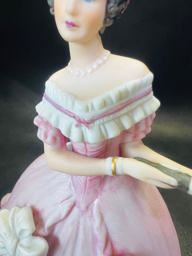 ビクトリアン風女性フィギュア