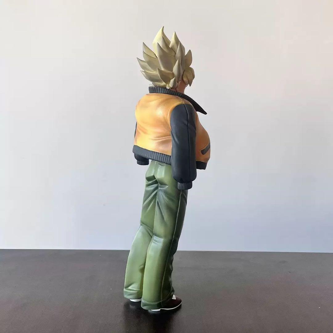 ドラゴンボール　スーパーサイヤ人　孫悟空　私服　高さ30.5cm 海外フィギュア