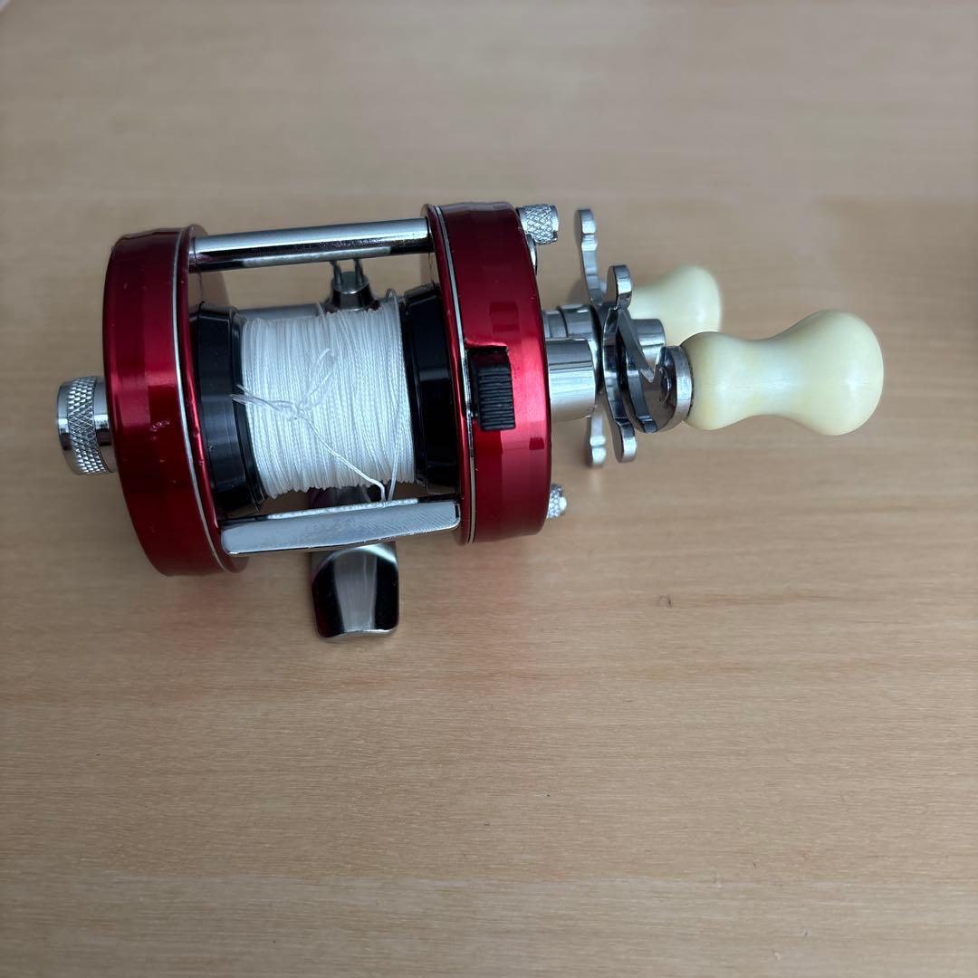 美品　ABU Ambassadeur 2500c RED