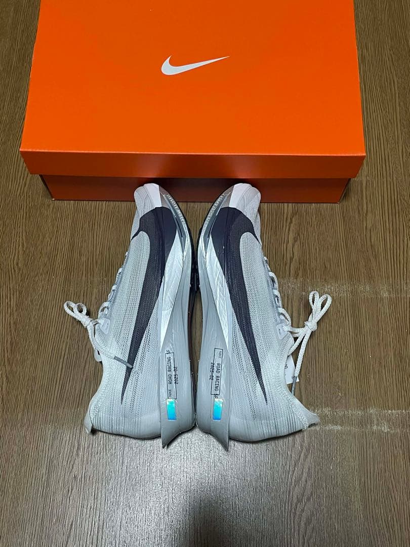 ナイキ　ストリークフライ2 ホワイト　ブラック　白黒　ランシュー　25,5
