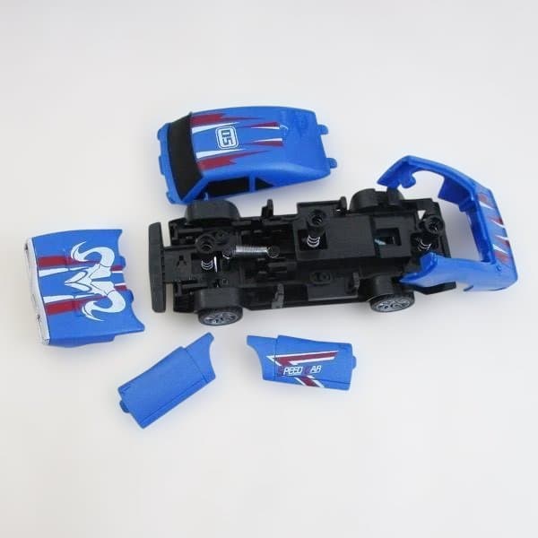 35個★クラッシュプルバックカー ぶつかった衝撃でボディパーツがバラバラになる