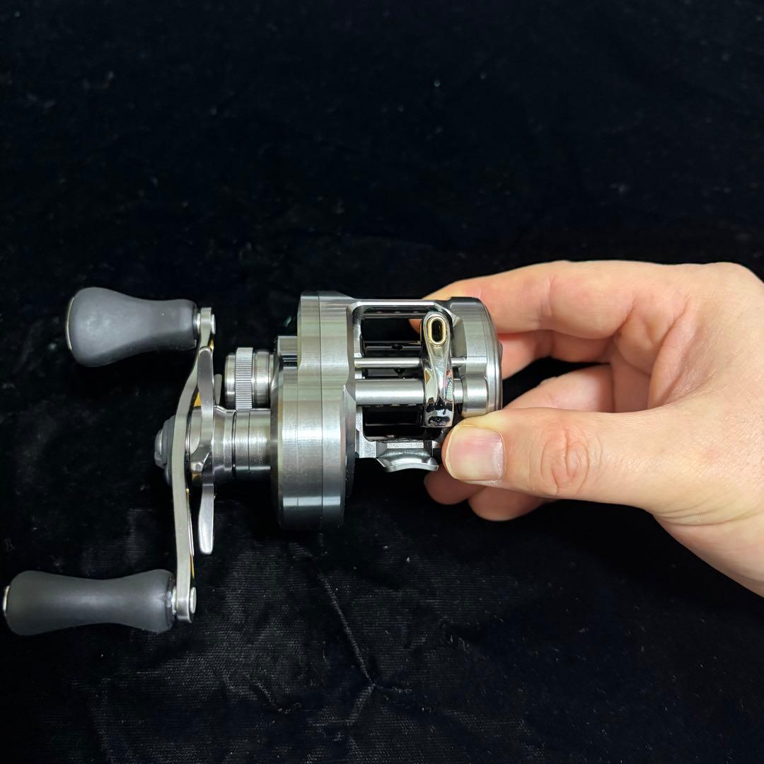 シマノ　23 カルカッタコンクエスト BFS 右巻き XG 美品