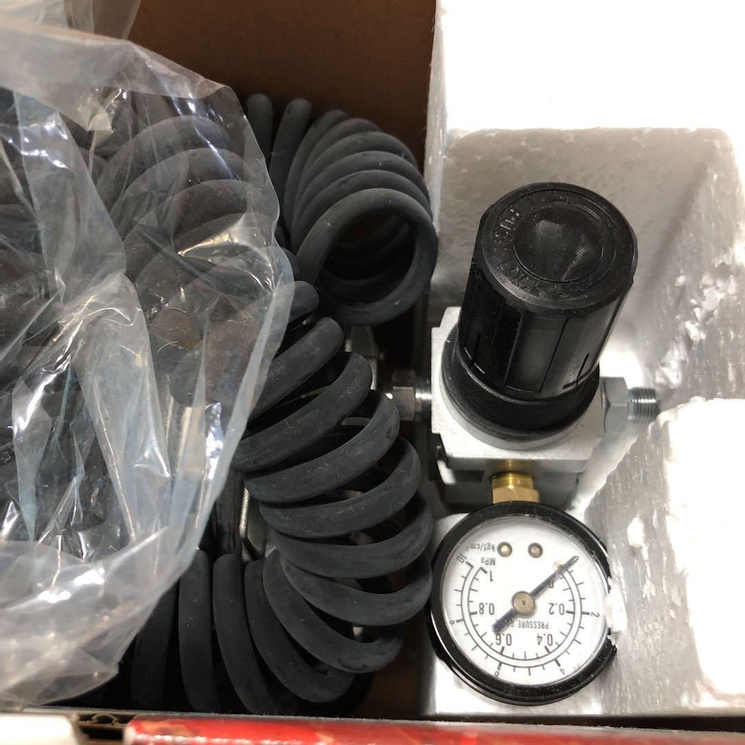 画材　エアコンプレッサー