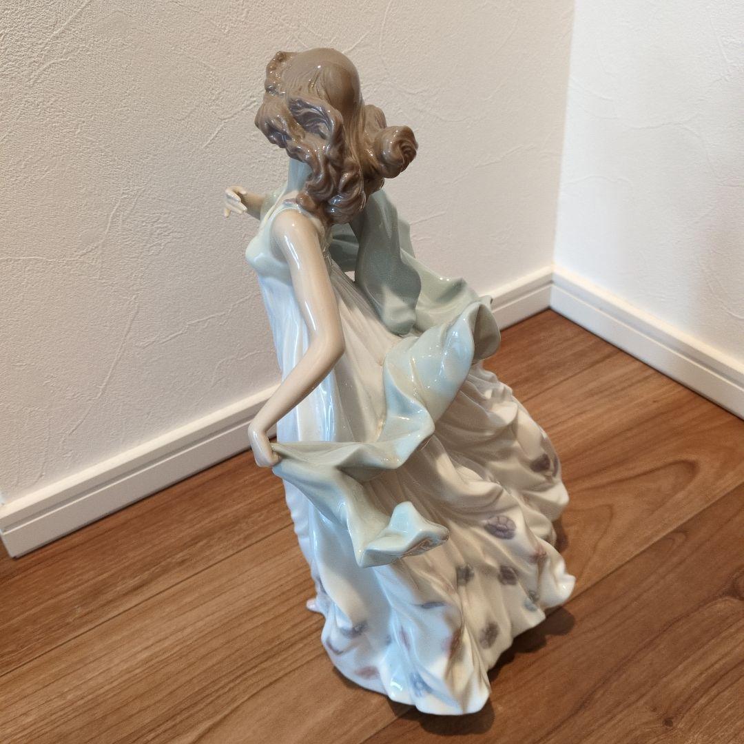 ★本当にラスト値下げ★リヤドロ　LLADRO　夏のセレナーデ　置物　ドレス